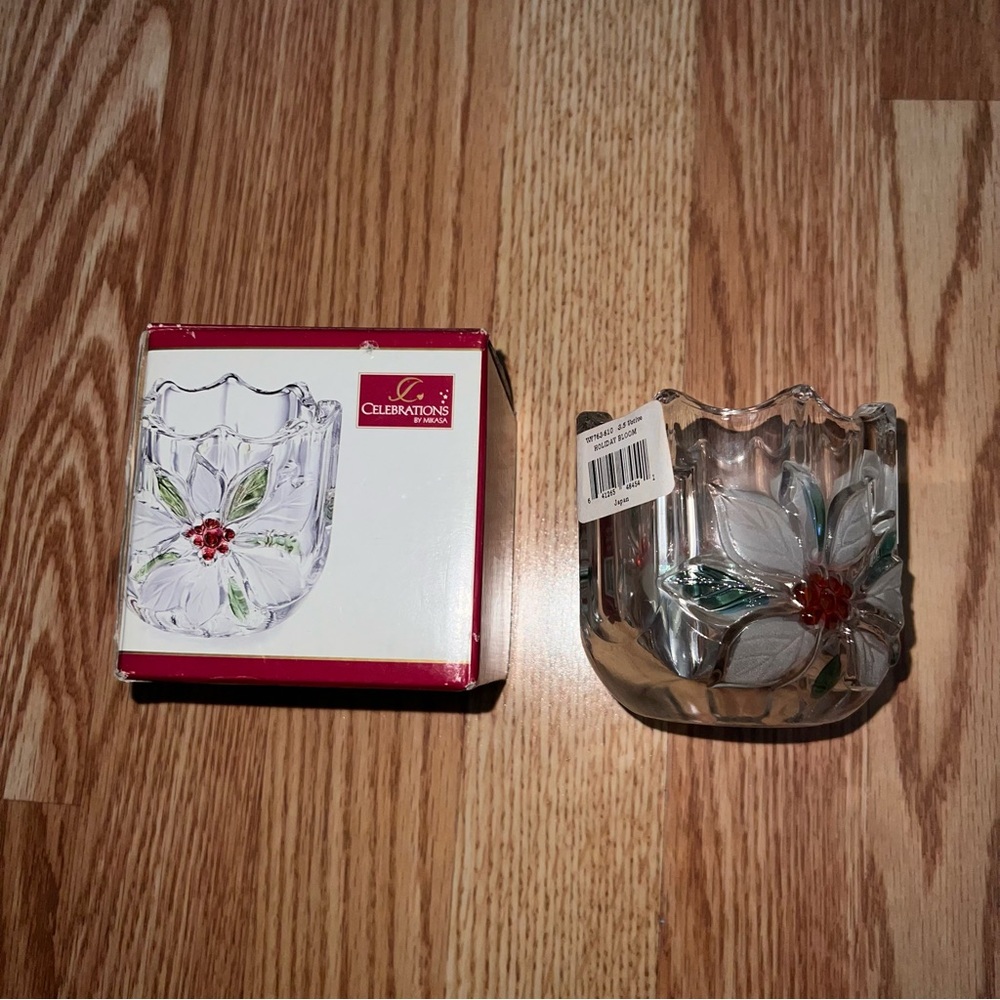 NWT Celebrations by Mikasa Holiday Bloom Poinsettia Glass Volitive Candle Holder